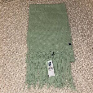 GAP mint green no itch acrylic fringed scarf/NEW w/tag